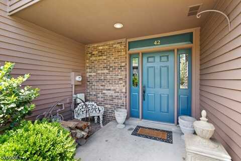 42 Lexington Ct, Washington, NJ 07676