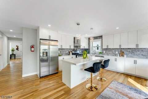 937 Worth Ave, Linden, NJ 07036
