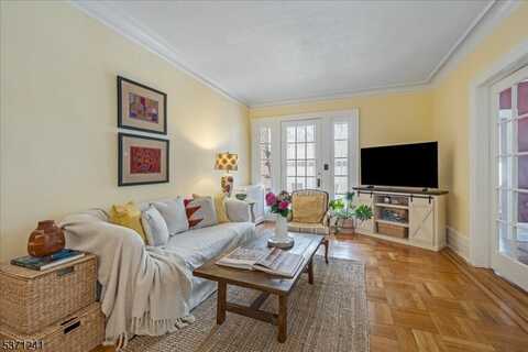 16 Forest St, Montclair, NJ 07042