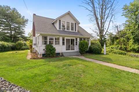 21 Green St, Oxford, NJ 07863