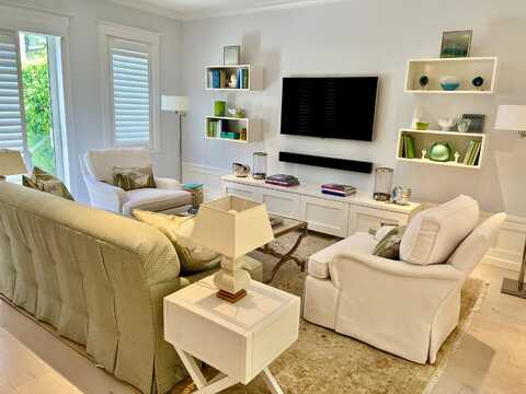 400 Chilean Avenue, Palm Beach, FL 33480