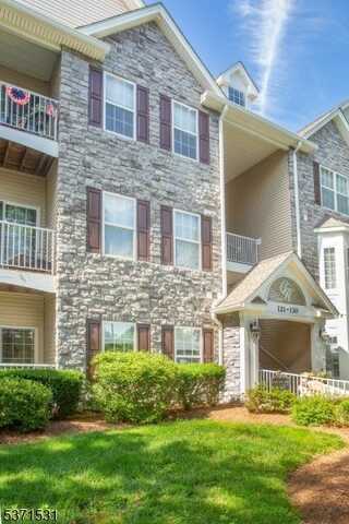 130 Barrister Dr, Butler, NJ 07405