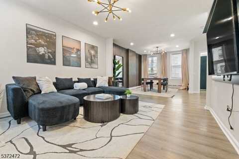 39 Emmet St, Newark, NJ 07114