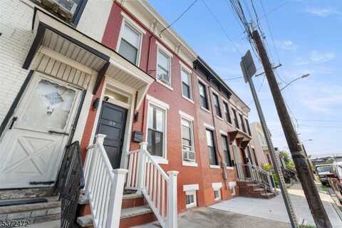 39 Emmet St, Newark, NJ 07114