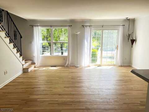 35 Parkside Ct, Wayne, NJ 07470