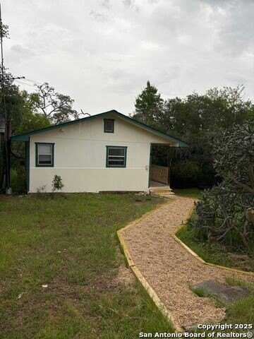 163 Oakridge, Pipe Creek, TX 78063