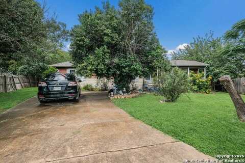 590 Gateway Cir, New Braunfels, TX 78130