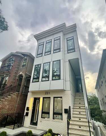 221 COLUMBIA AVE, JC, Heights, NJ 07307