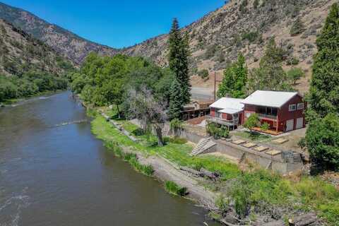 1936 Hwy 96, Yreka, CA 96097
