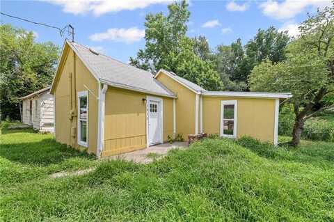 1022 N 8th Street, Atchison, KS 66002