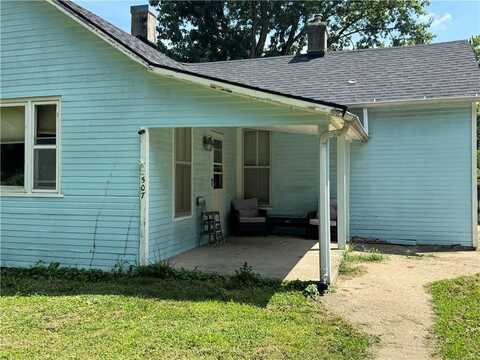 507 Santa Fe Street, Leavenworth, KS 66048