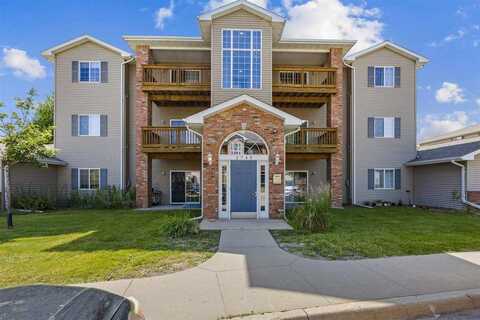 2743 Triple Crown Ln, IowaCity, IA 52240