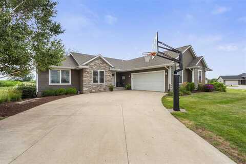 121 Hampton Circle, Williamsburg, IA 52361