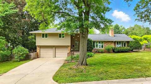 328 Highland Dr, IowaCity, IA 52246
