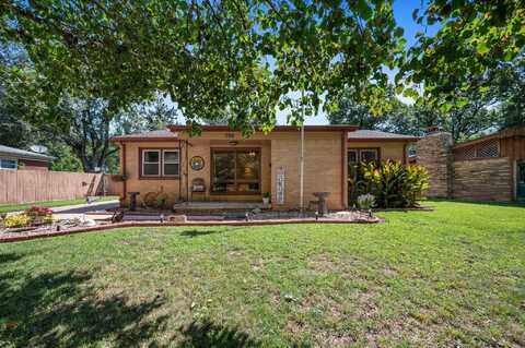 700 Anita Dr, Haysville, KS 67060