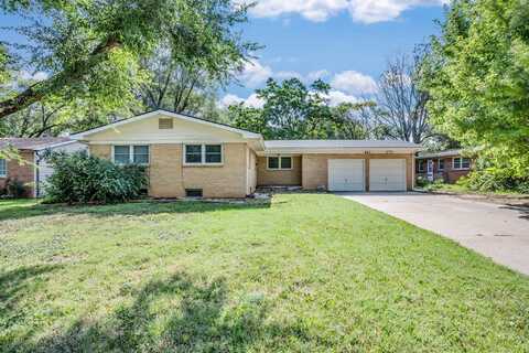 621 S Woodlawn Blvd, Derby, KS 67037