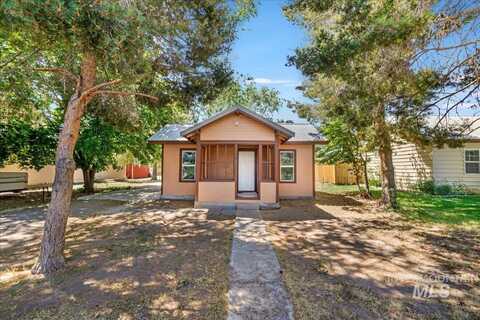 424 3rd St, Hazelton, ID 83335