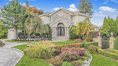 35 Julieann Court, Staten Island, NY 10304