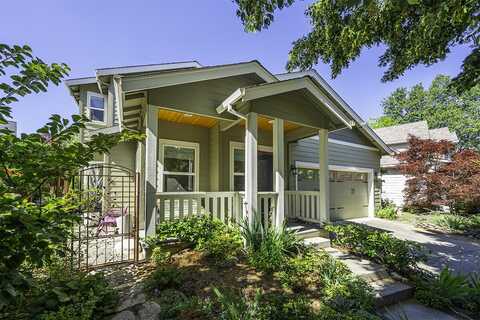 2704 Clay Creek Way, Ashland, OR 97520