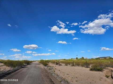 27 Tucson Avenue, Las Cruces, NM 88012