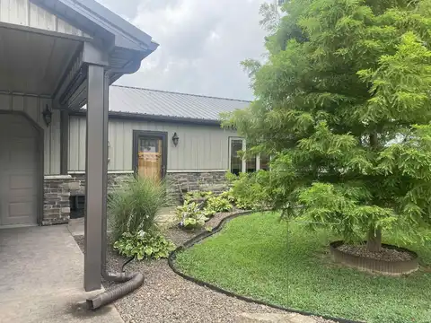 1306 Jacob Circle, Huntingburg, IN 47542