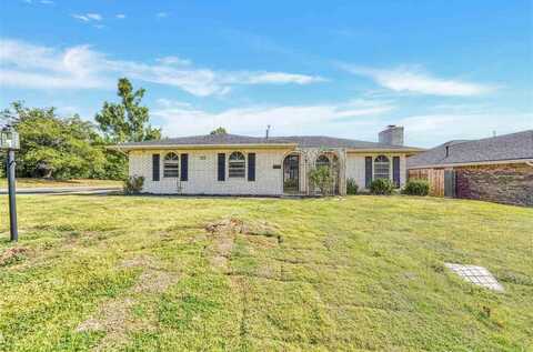 5725 NW Cedarwood, Lawton, OK 73505