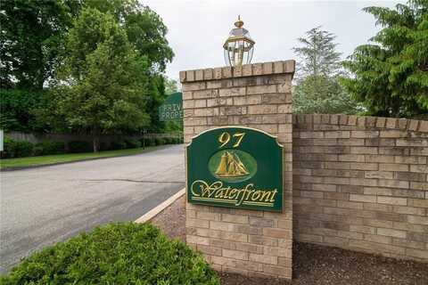 97 Farnum Pike, Smithfield, RI 02917