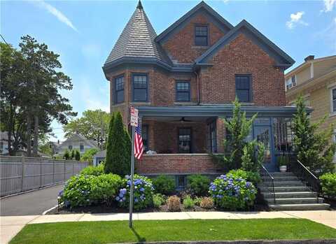21 Bedlow Avenue, Newport, RI 02840