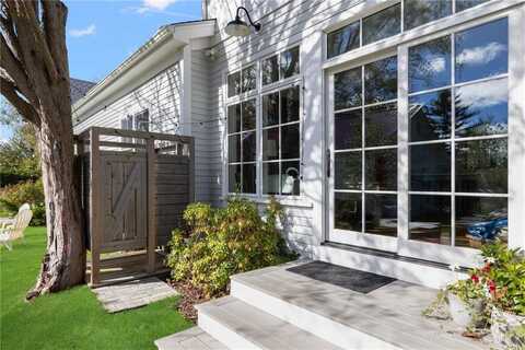 400 Paradise Avenue, Middletown, RI 02842
