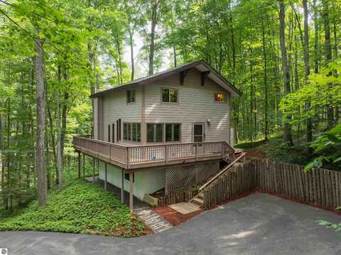 4001 Deskin Drive, Bellaire, MI 49615