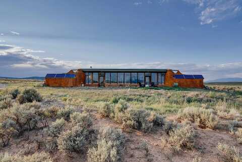 25 Earthship Way, Tres Piedras, NM 87577