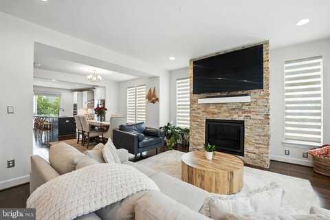 610 WATERMANS DR, WOODBRIDGE, VA 22191