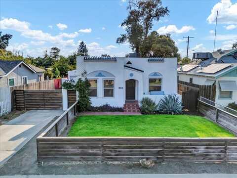 905 S Locust Street, Visalia, CA 93277