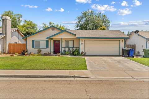 432 Lois Lane, Dinuba, CA 93618