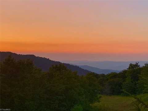 301 Pinnacle Inn Road, Beech Mountain, NC 28604