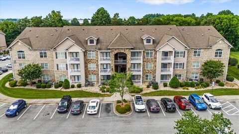 7102 Friendly Avenue, Greensboro, NC 27410