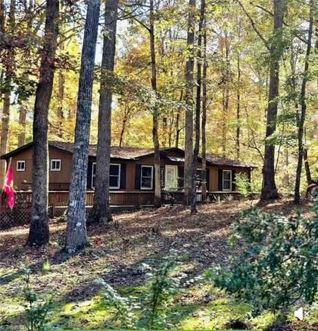 1070 Burdun Lane, Walnut Cove, NC 27052