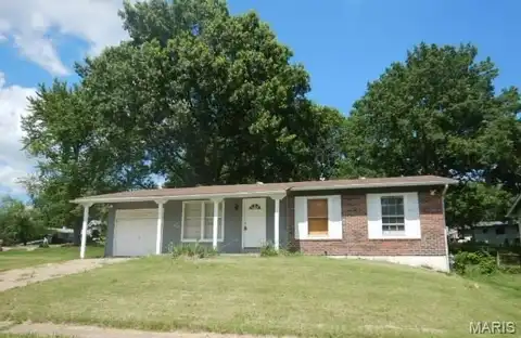 11652 Las Ladera Drive, Florissant, MO 63033