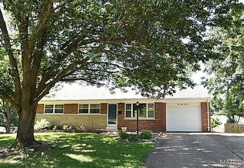 5800 Crossmont Drive, Affton, MO 63123