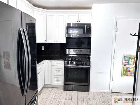 532 Cricket Lane, Woodbridge, NJ 07095