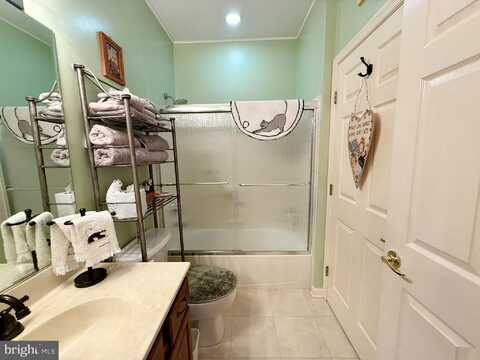 111 MIRAGE BOULEVARD, BARNEGAT, NJ 08005