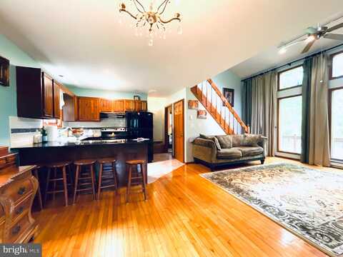 183 RADCLIFF ROAD, BUSHKILL, PA 18324