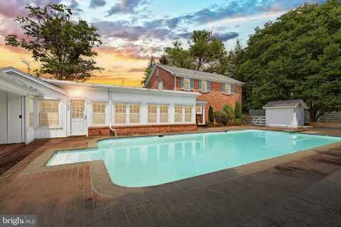 201 GRANT DRIVE, HANOVER, PA 17331