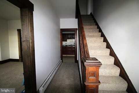 121 S CUSTER AVENUE, NEW HOLLAND, PA 17557