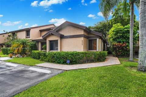 9535 NW 38th Pl, Sunrise, FL 33351