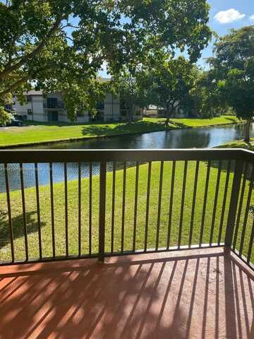 9916 Nob Hill Ln, Sunrise, FL 33351