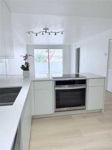 1331 Lincoln Rd, Miami Beach, FL 33139