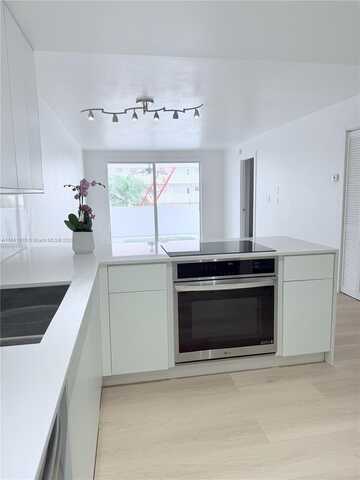 1331 Lincoln Rd, Miami Beach, FL 33139