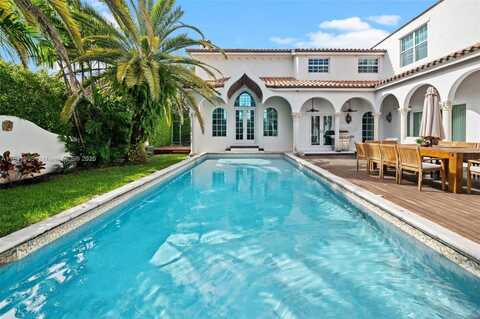 2501 Pine Tree Dr, Miami Beach, FL 33140