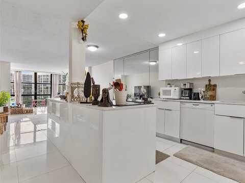 800 Parkview Dr, Hallandale Beach, FL 33009
